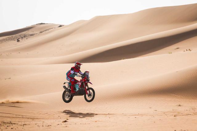 中国达喀尔车手何时能扔下完赛包袱？