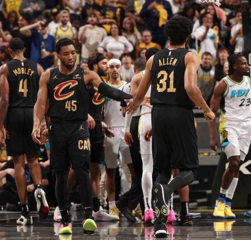 在线体育-【观察】虎头蛇尾！骑士坐实伪强队 休赛期送走加兰？