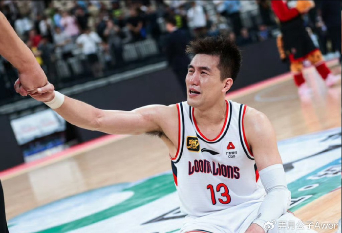 缺席广州NBA季前赛！郭艾伦宣称专心康复却上综艺踢球，球迷：退役吧