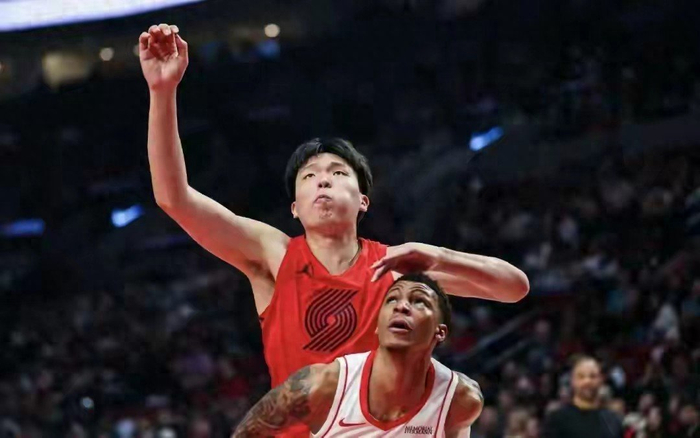 华体会官网-东契奇替补席暴走真相!杨瀚森被下放,NBA生存法则太残酷|雷迪克|波特兰开拓者队|卢卡-东契奇|洛杉矶湖人队|JJ-雷迪克_新浪体育_新浪新闻