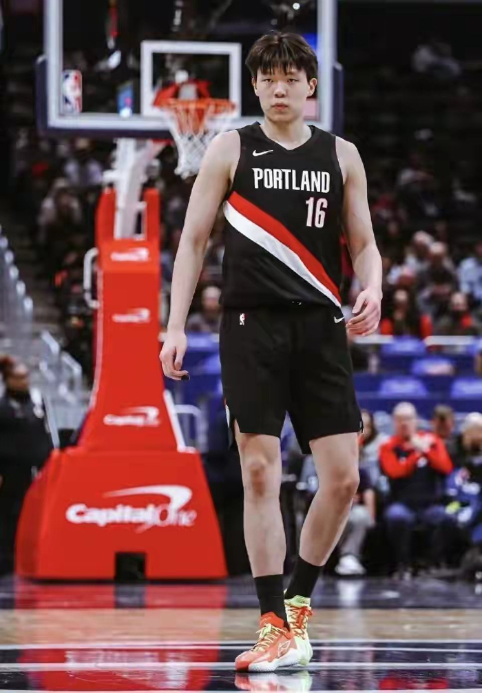 华体会官网-东契奇替补席暴走真相!杨瀚森被下放,NBA生存法则太残酷|雷迪克|波特兰开拓者队|卢卡-东契奇|洛杉矶湖人队|JJ-雷迪克_新浪体育_新浪新闻