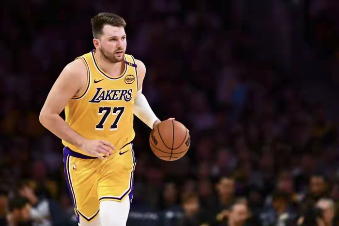 华体会官网-东契奇替补席暴走真相!杨瀚森被下放,NBA生存法则太残酷|雷迪克|波特兰开拓者队|卢卡-东契奇|洛杉矶湖人队|JJ-雷迪克_新浪体育_新浪新闻
